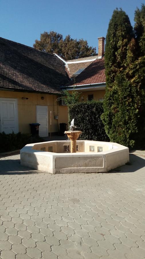 Hangulat Vendeghaz Apartmanok Orosháza Buitenkant foto